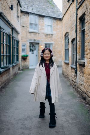 Cotswolds family photographer capturing portraits by the river in Bourton-on-the-Water.