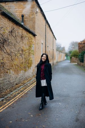 Cotswolds family photographer capturing portraits by the river in Bourton-on-the-Water.