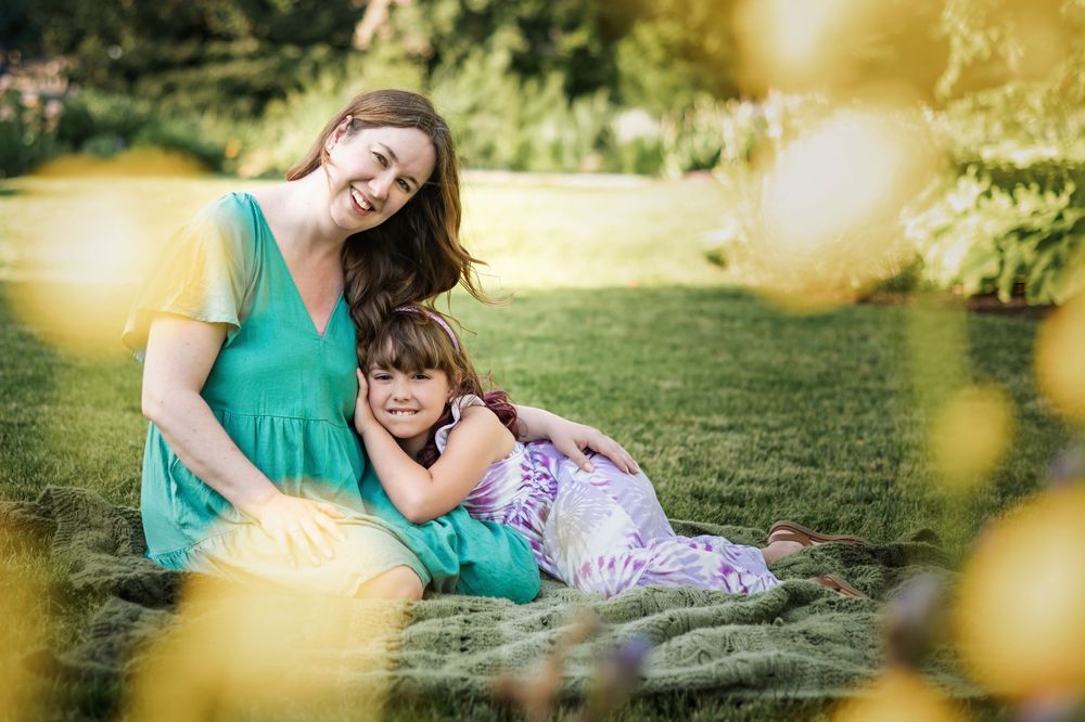 mother and daughter spring photoshoot at Manito Park Spokane Washington.
