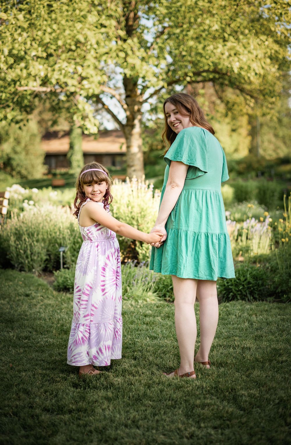 mother and daughter spring photoshoot at Manito Park Spokane Washington.