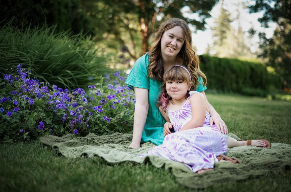 mother and daughter spring photoshoot at Manito Park Spokane Washington.