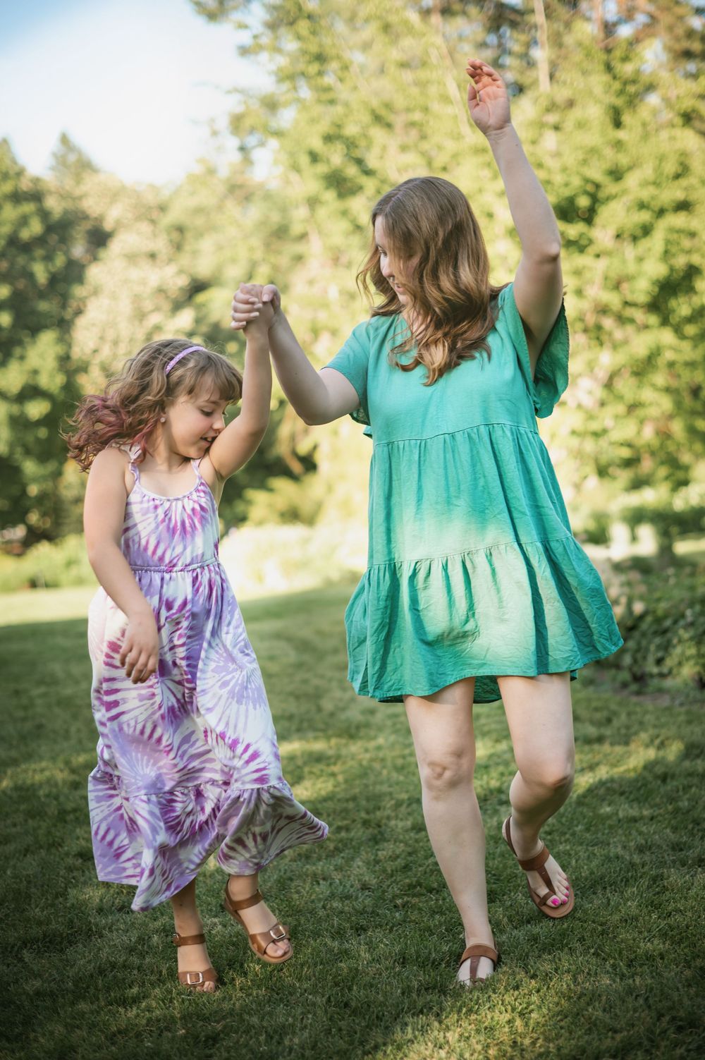 mother and daughter spring photoshoot at Manito Park Spokane Washington.
