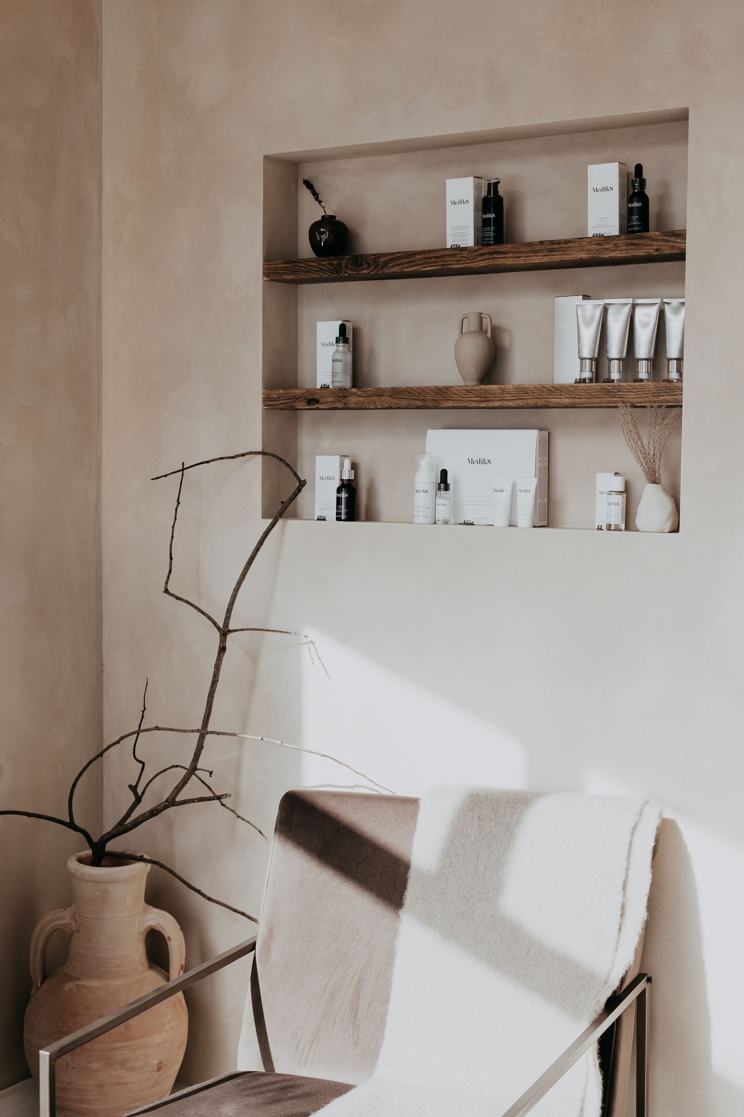 Creating warm, authentic photography for interiors, holiday lets, designers, makers and independent businesses.