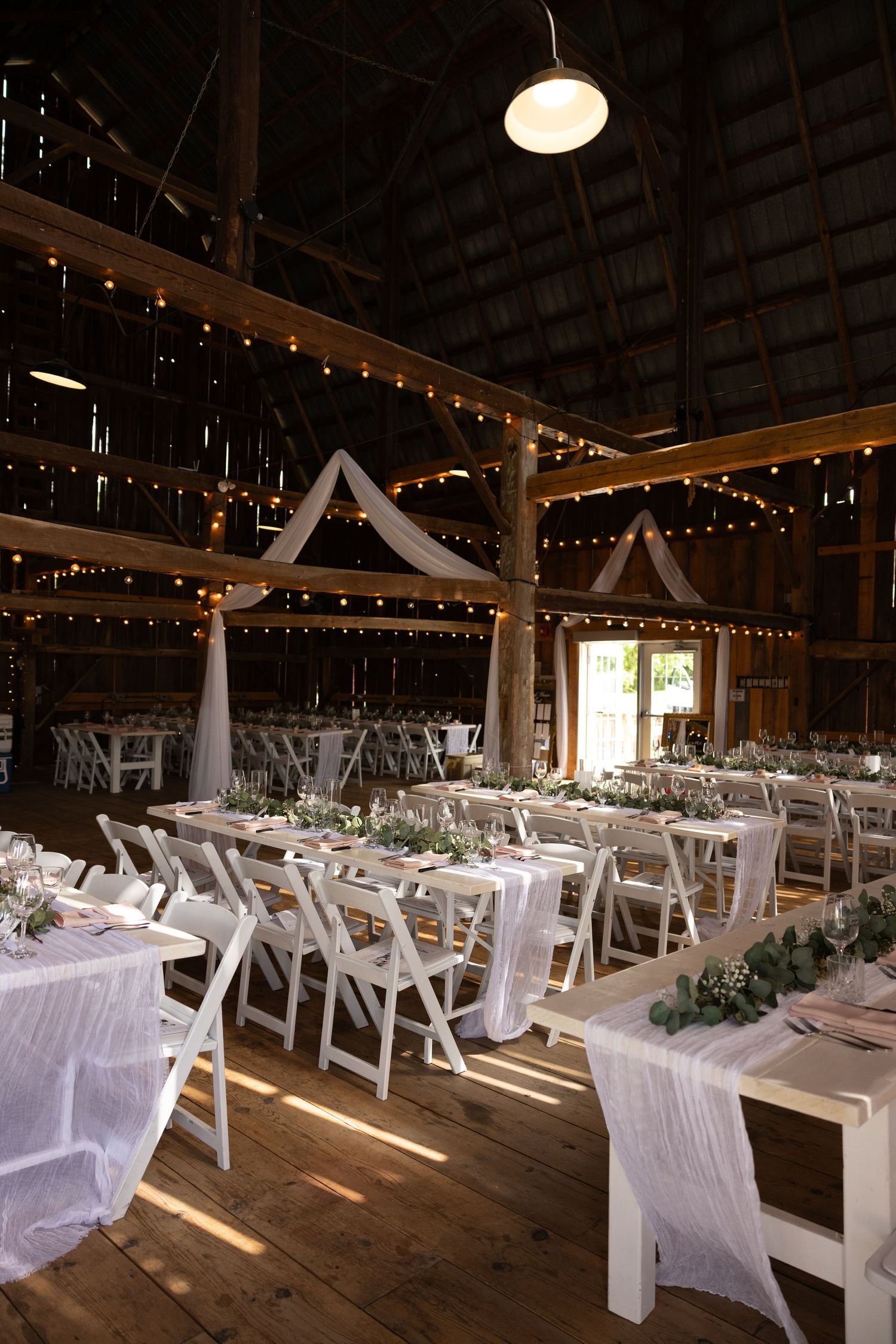 Ontario Barn reception layout idea emphasizing open pathways between tables for natural guest circulation and comfort.