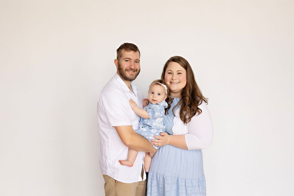 First birthday photos, family photography in Watertown WI Kendall Kuss Photography studio, cake smash photos
