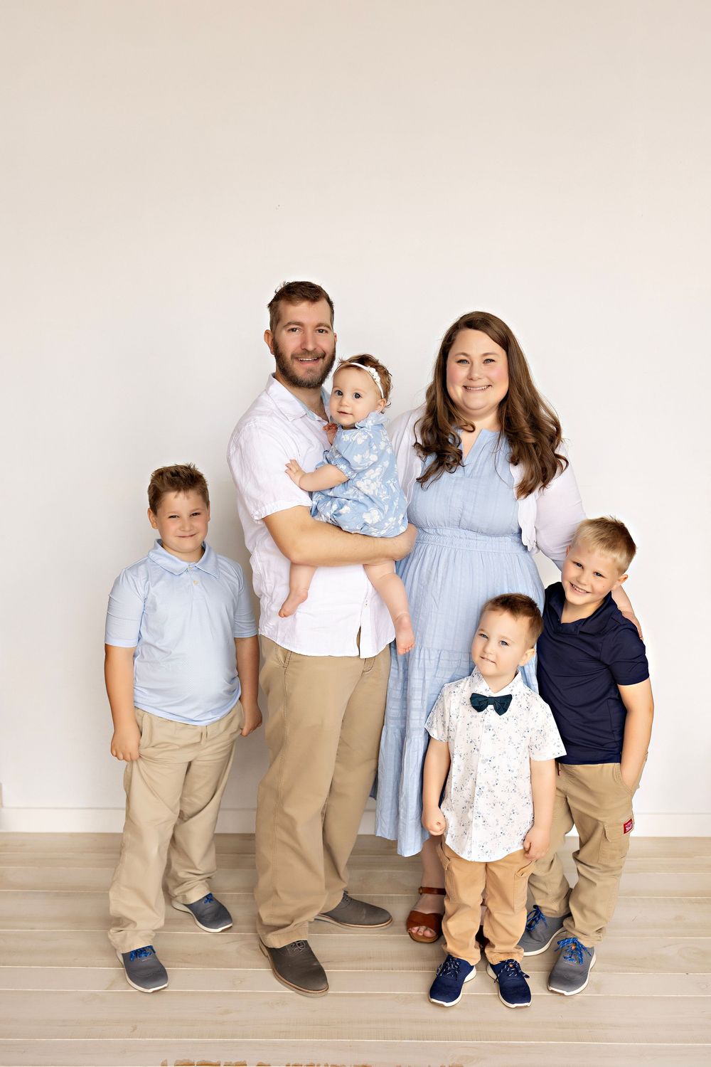 First birthday photos, family photography in Watertown WI Kendall Kuss Photography studio, cake smash photos