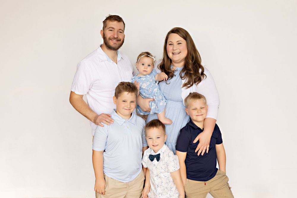 First birthday photos, family photography in Watertown WI Kendall Kuss Photography studio, cake smash photos