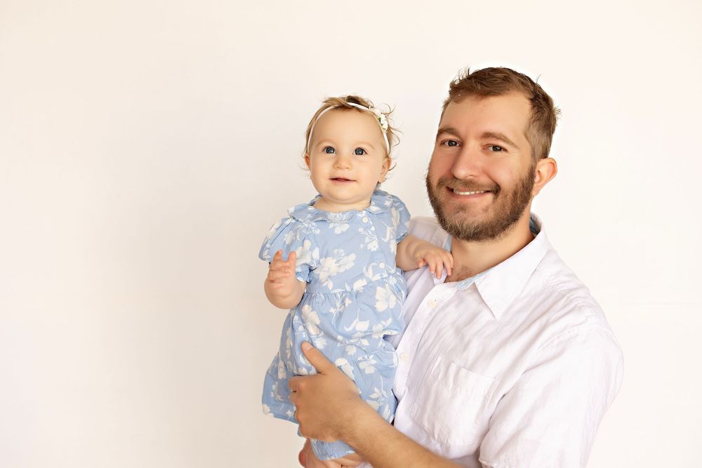 First birthday photos, family photography in Watertown WI Kendall Kuss Photography studio, cake smash photos