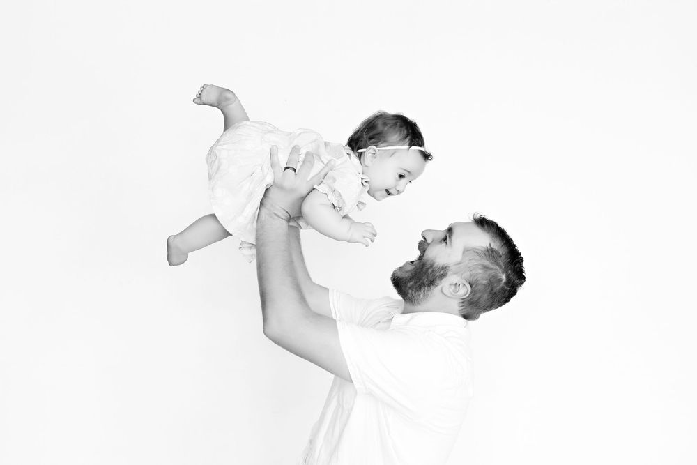 First birthday photos, family photography in Watertown WI Kendall Kuss Photography studio, cake smash photos