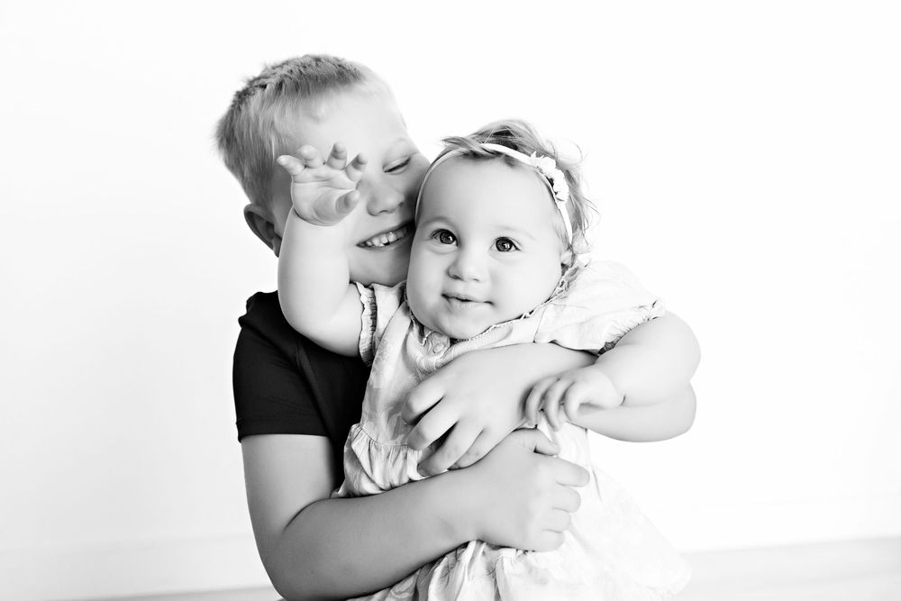 First birthday photos, family photography in Watertown WI Kendall Kuss Photography studio, cake smash photos