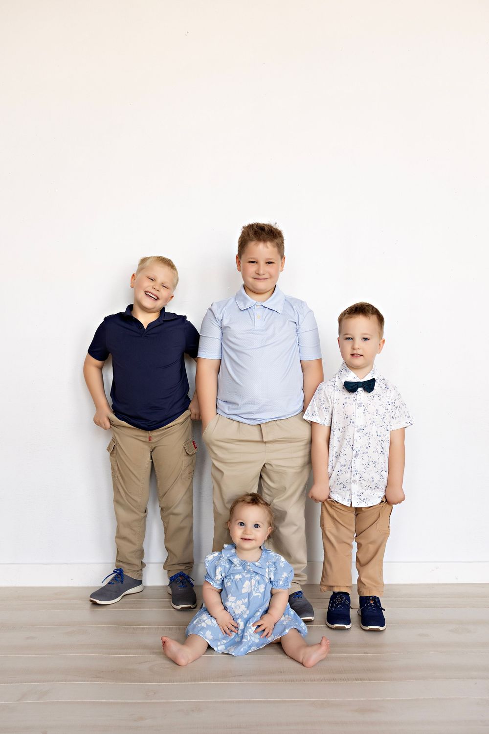 First birthday photos, family photography in Watertown WI Kendall Kuss Photography studio, cake smash photos