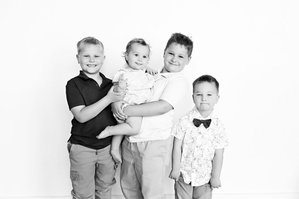 First birthday photos, family photography in Watertown WI Kendall Kuss Photography studio, cake smash photos