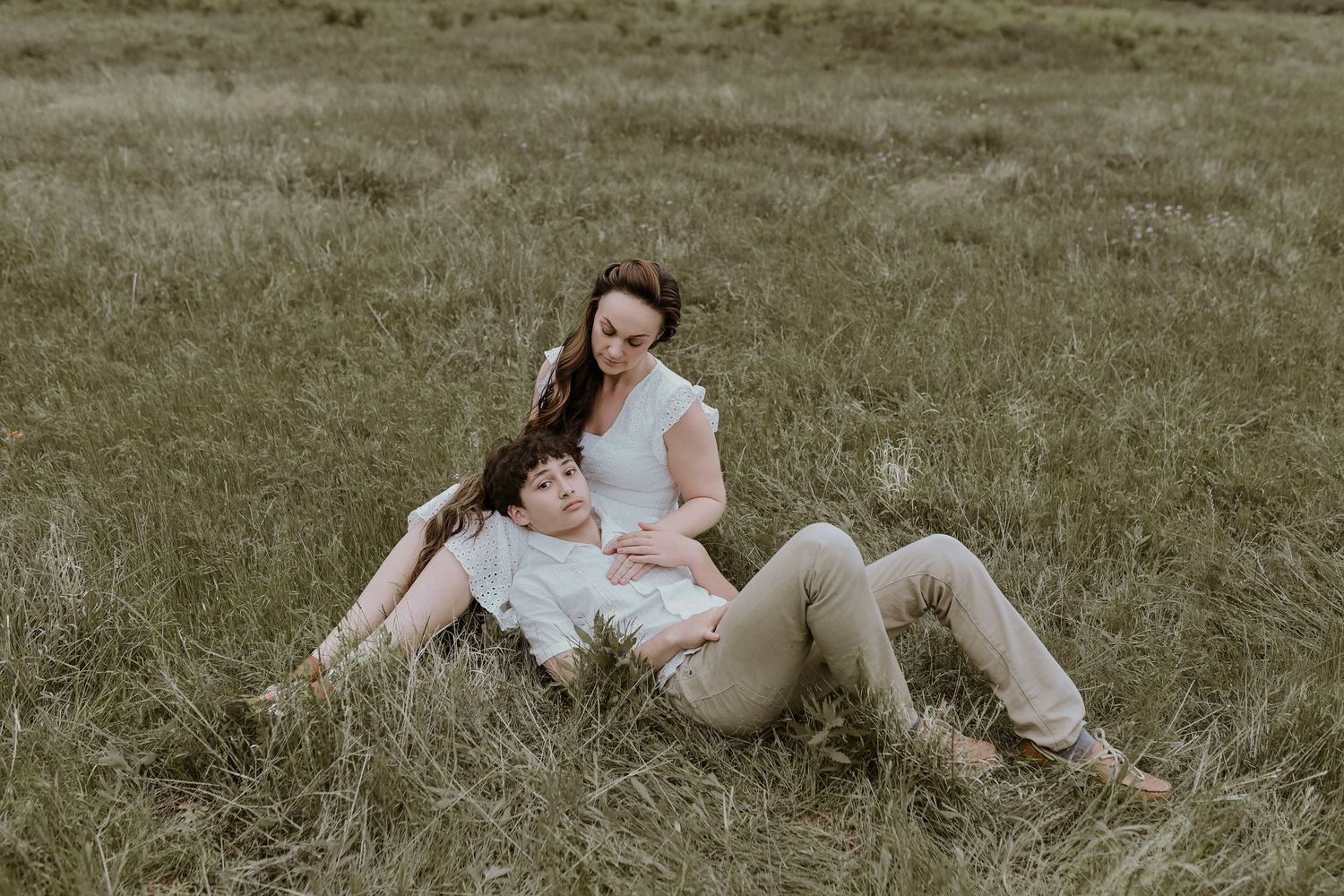 Extended family photography session featuring grandparents and grandchildren outdoors