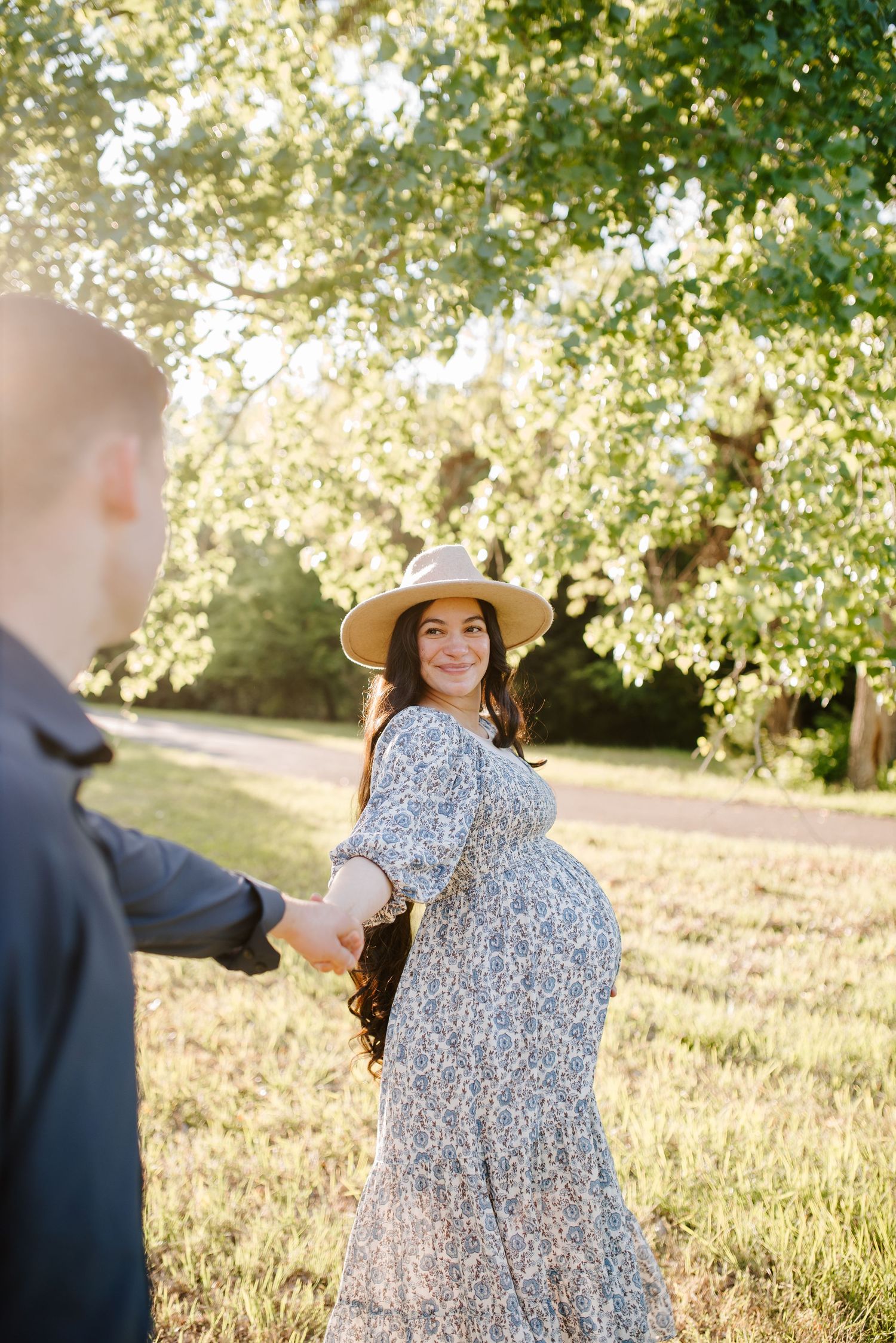 Maternity pregnancy photo session in Sedgwick County Park, family pictures in Wichita, KS, by Jessica Nadine Photography