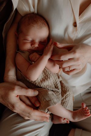 Newborn lifestyle fotografie in Terneuzen, Zeeland, Oost-Vlaanderen