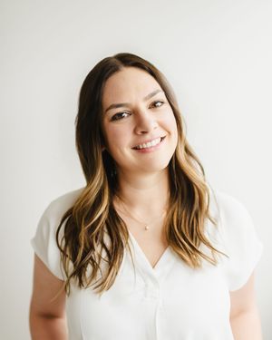 progress through play physical therapist head shot photo session in Denver Colorado