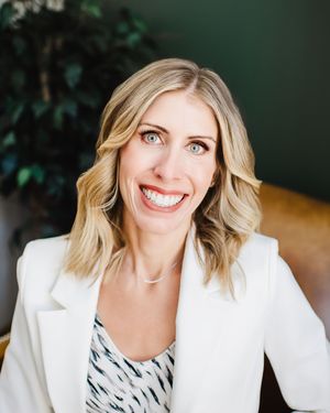 Dr Jessica Knurick headshots. Headshot photographer in the Denver area
