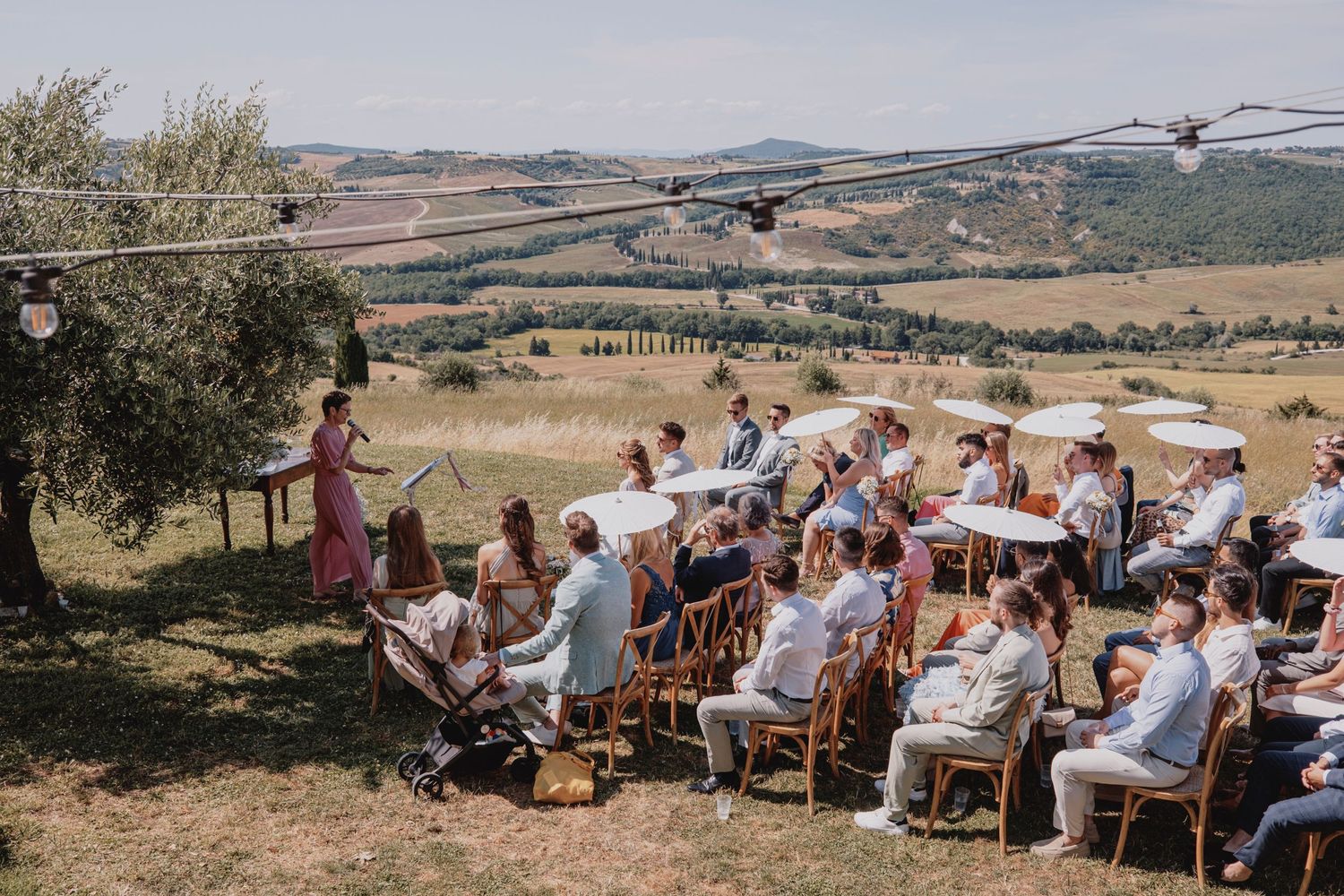 Wedding photographer Italy. 
Luxury destination wedding photography in Tuscany Amalfi Coast, Lake Como. 
Emotional wedding photos