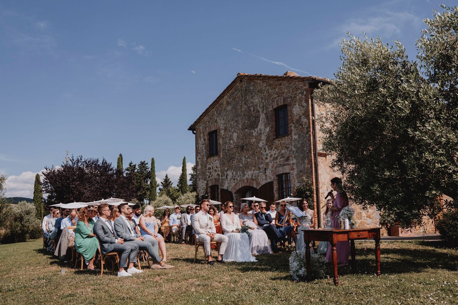 Wedding photographer Italy. 
Luxury destination wedding photography in Tuscany Amalfi Coast, Lake Como. 
Emotional wedding photos