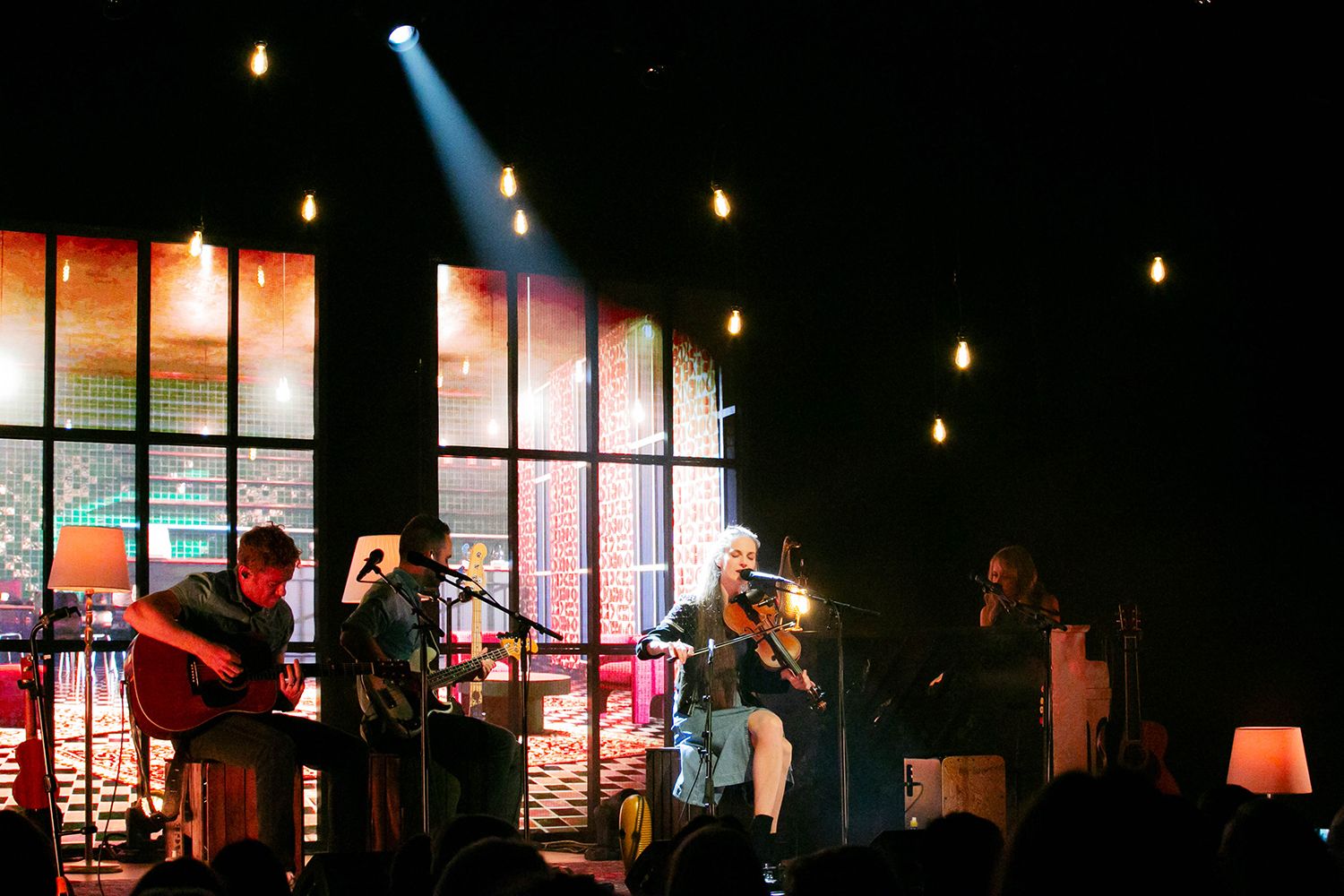 Peter Johansson, Bruno Mitsogiannis, Matilda Grün och Petra Wahlgren unplugged 2.0 i Växjö konserthus. Footgraf Rebecca Nordin.