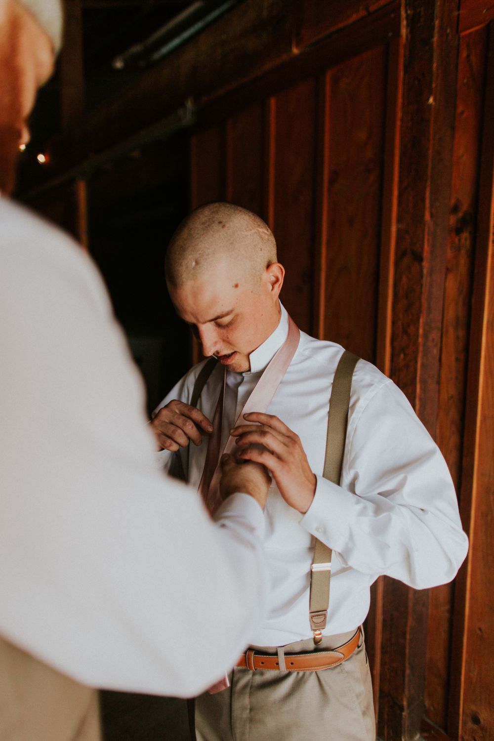 Documentary style photograph of groomsmen getting ready at Snohomish wedding venue shot by Puyallup Wedding Photographer