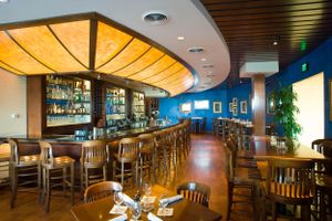 Photo of the bar inside of Cincinnati, Ohio Embers Restaurant by Cincinnati photographer Studio 66