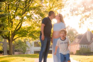 Outdoor family portrait session in the park by Gesiel Martins in Michigan