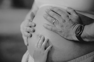 Outdoor maternity session in the park by Gesiel Martins in Michigan