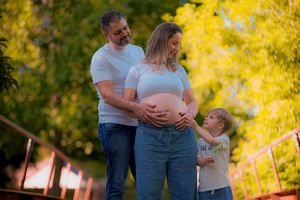Outdoor maternity session in the park by Gesiel Martins in Michigan