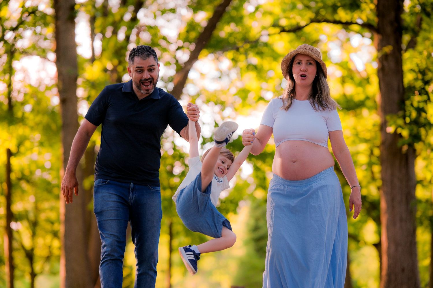 Outdoor maternity session in the park by Gesiel Martins in Michigan
