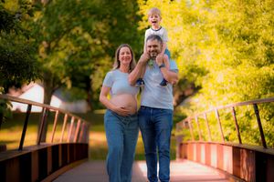 Outdoor maternity session in the park by Gesiel Martins in Michigan