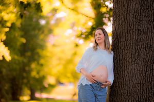 Outdoor maternity session in the park by Gesiel Martins in Michigan