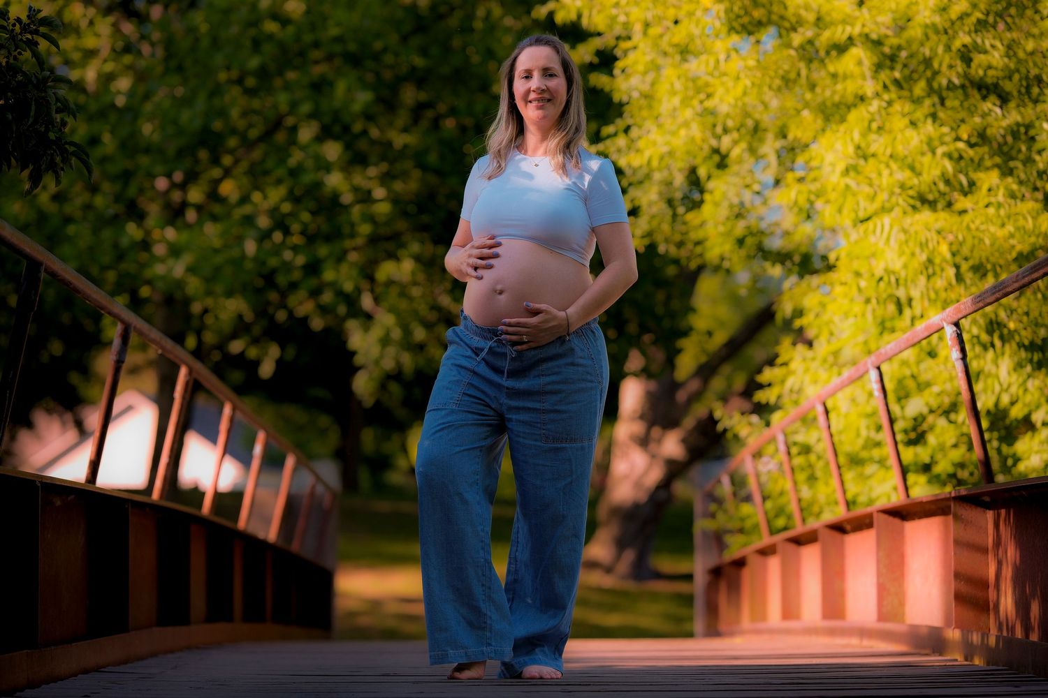 Outdoor maternity session in the park by Gesiel Martins in Michigan