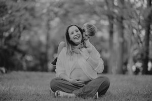 Outdoor maternity session in the park by Gesiel Martins in Michigan