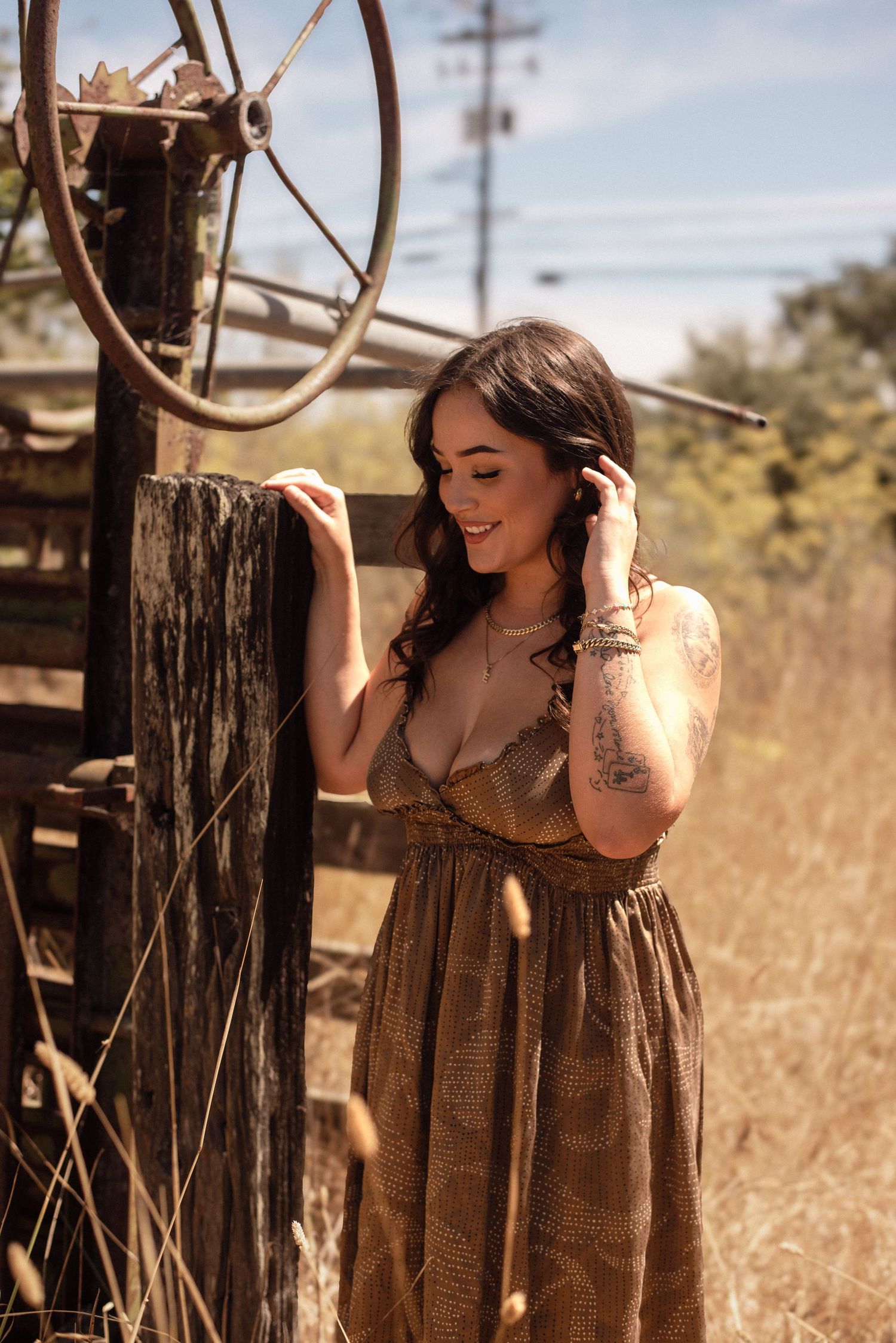 A cinematic senior session in the open Sonoma County fields, blending golden light, Western spirit, wild grasses, and a sense of freedom.