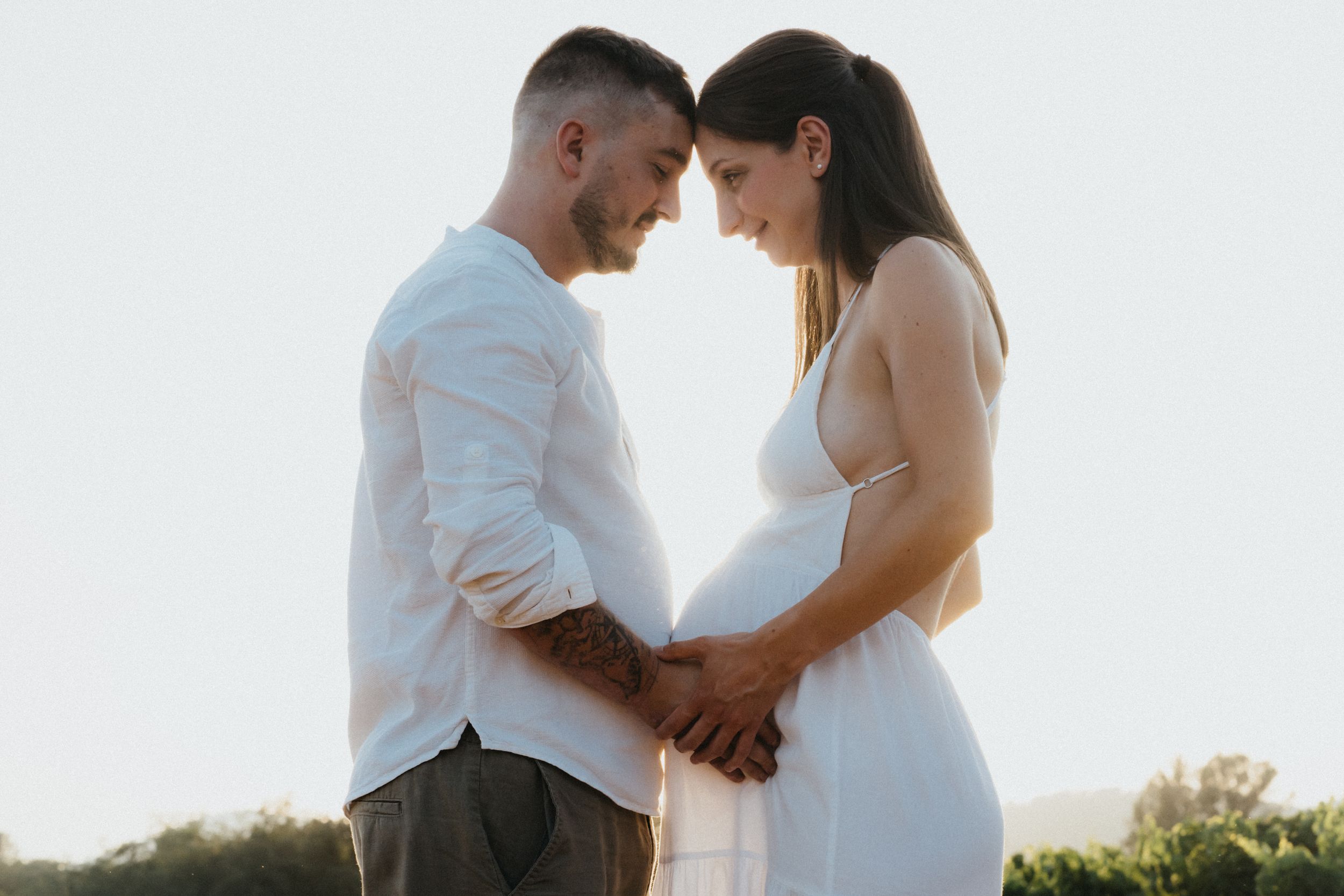 photographe couple Var, séance photo couple, photo couple extérieur, photographie couple Var, portrait couple, Julie Henessy