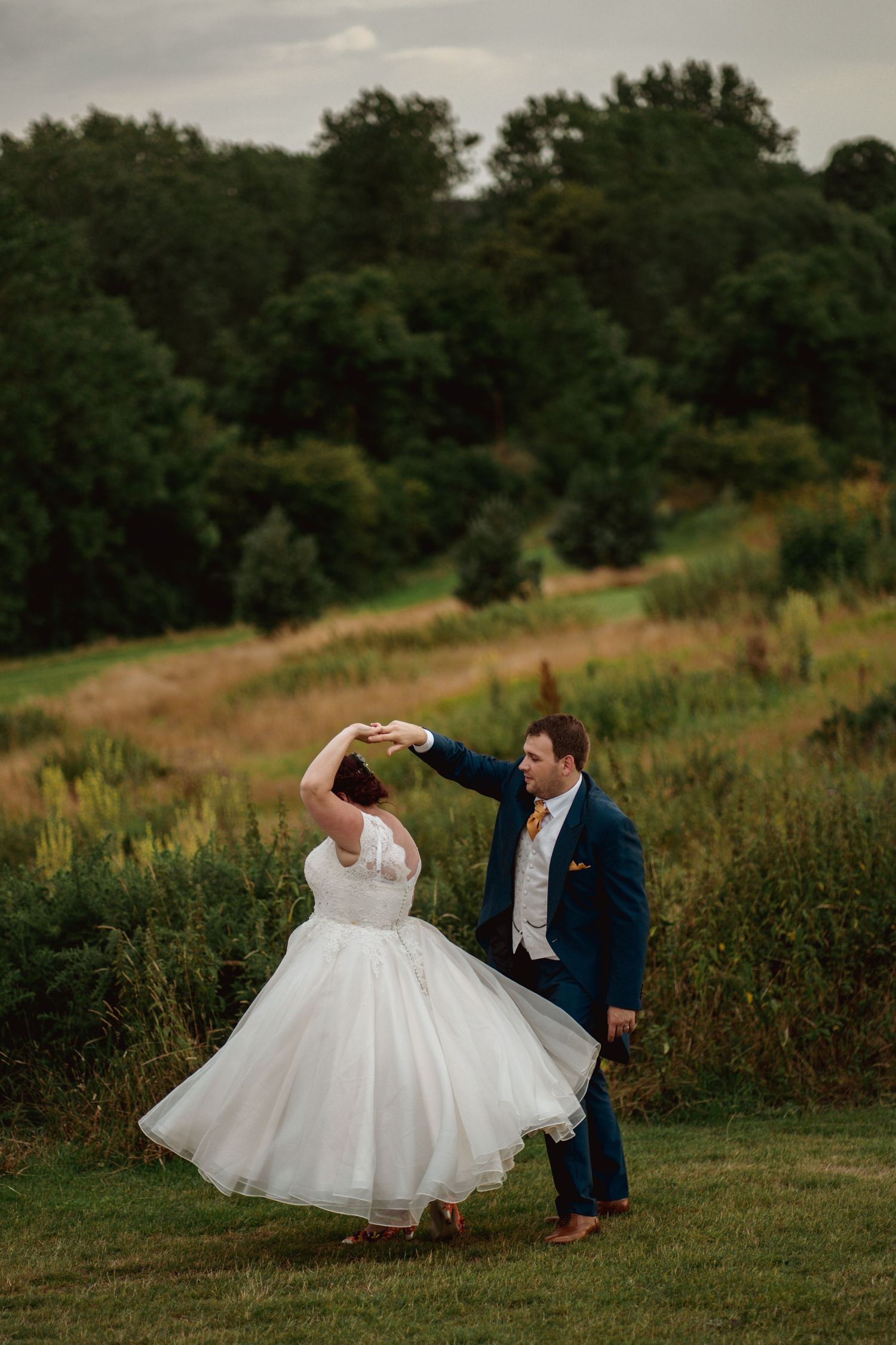 Glen Lodge Bawburgh Wedding photography. Wedding photographs in Norfolk by Kelly Trivedi. Summer wedding out on the golf course.