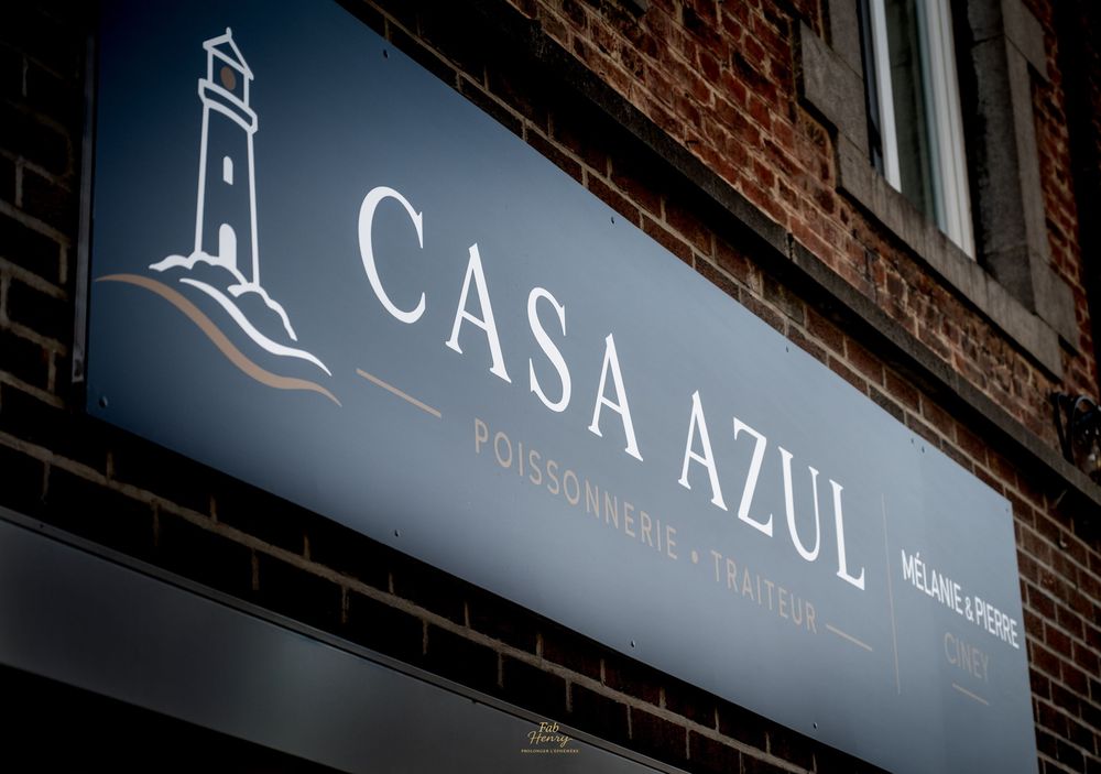 Photo corporate de la devanture et de l'enseigne du commerce Casa Azul
