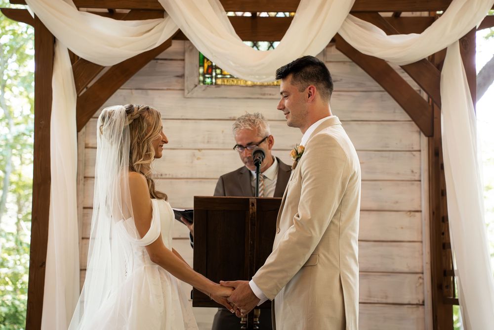Wedding photography by Jenna Partsch Photography LLC, a Buffalo, NY photographer Western New York. Captured at Graceful Gatherings LedgeRock