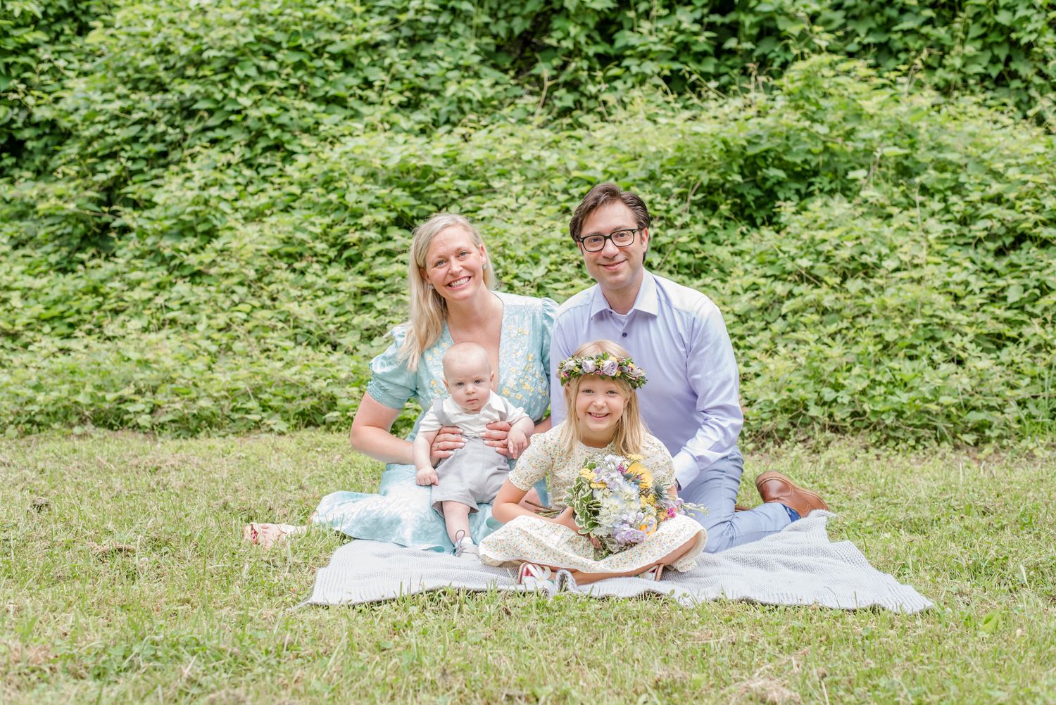 Full family photography session in Northern Virginia, family of four sitting on a blanket in the grass