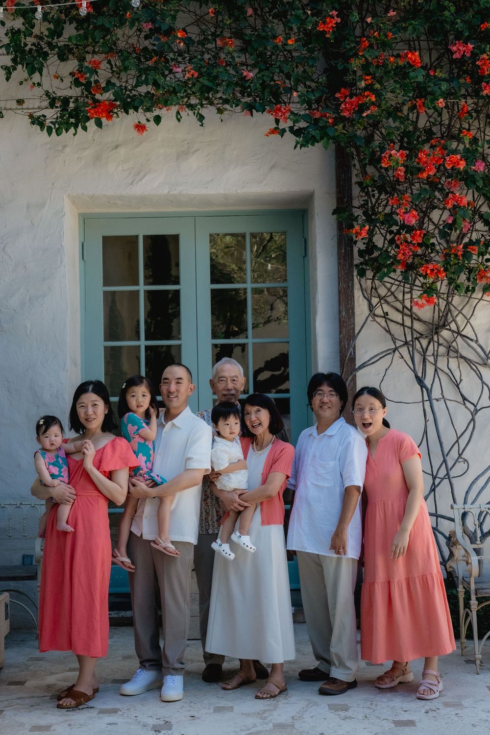 Family portraits at the honolulu art museum, everyone in reds, pinks and whites.