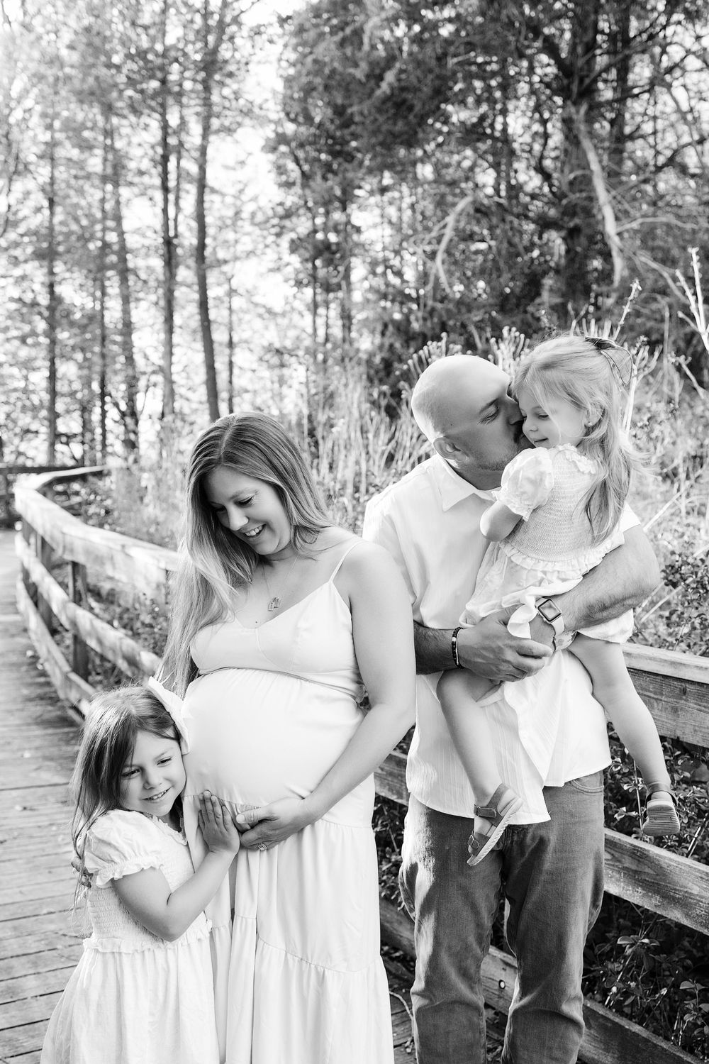 Kendall Kuss Photography Waukesha County family photographer. Family maternity photos in Delafield WI