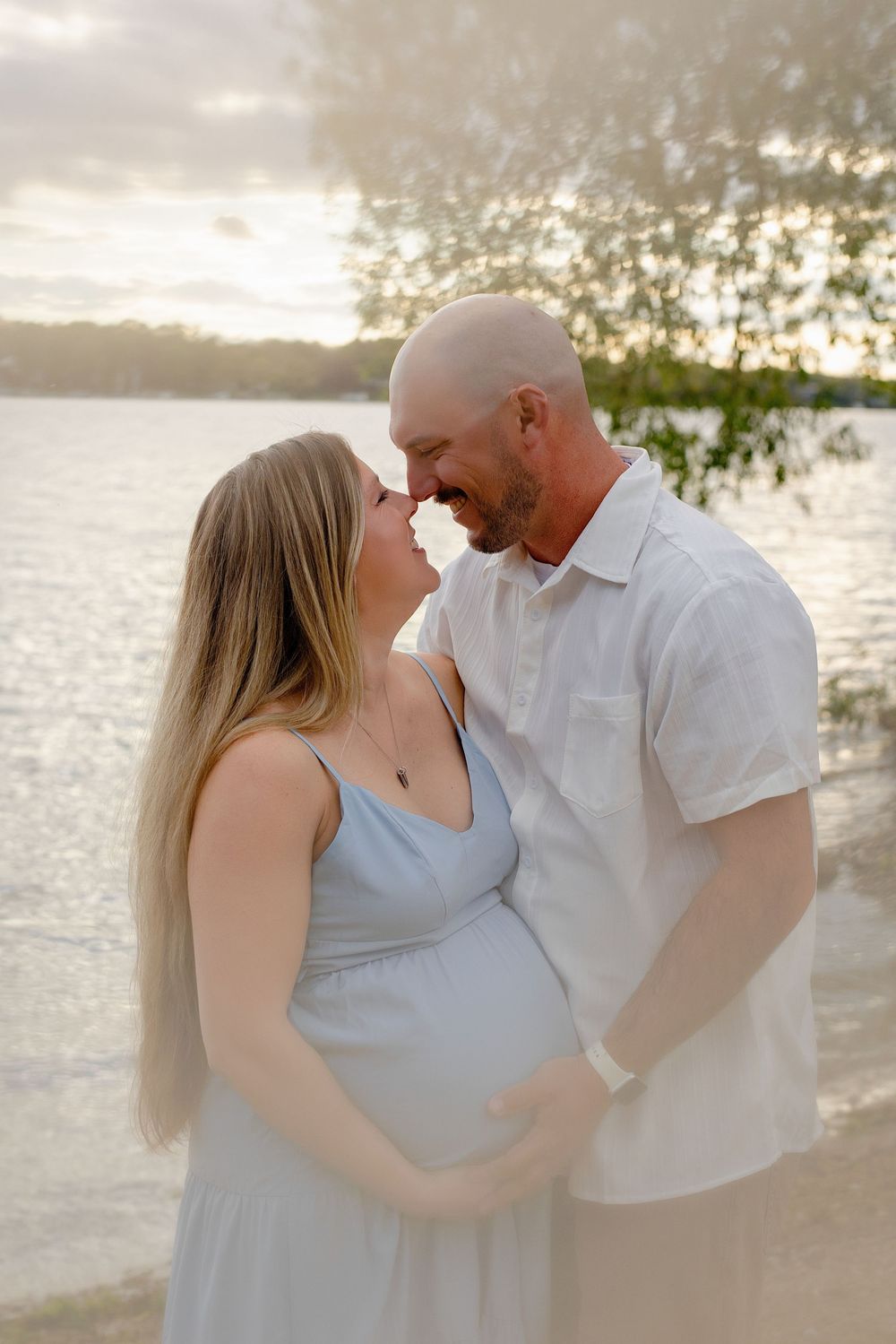 Kendall Kuss Photography Waukesha County family photographer. Family maternity photos in Delafield WI