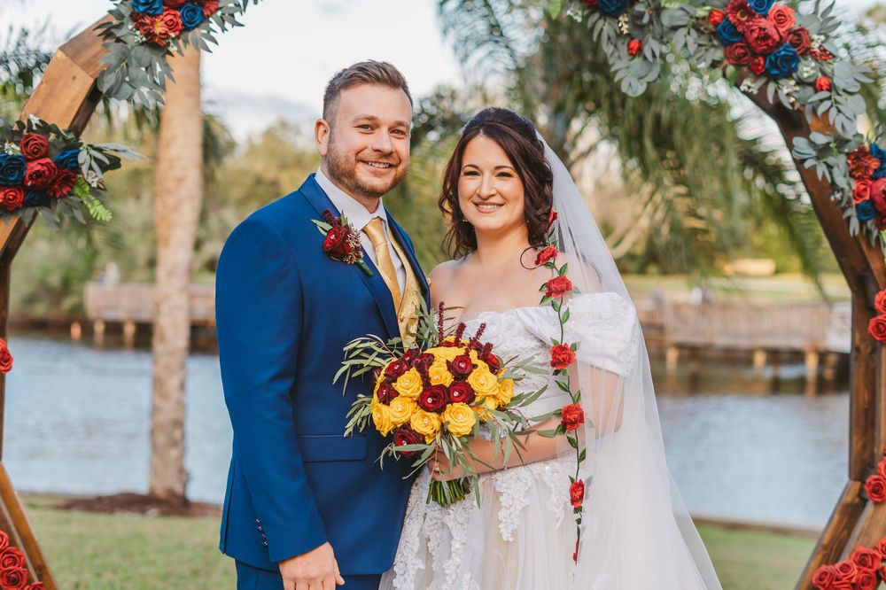 Channel Side Club in Palm Coast Florida. Wedding photography. Formal portraits of bride and groom with family and bridal party.