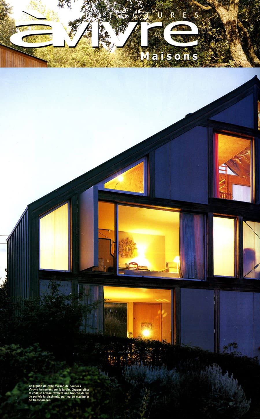 Couverture du magazine Vivre Maisons présentant une maison contemporaine à l’architecture moderne, photographiée à la tombée de la nuit.