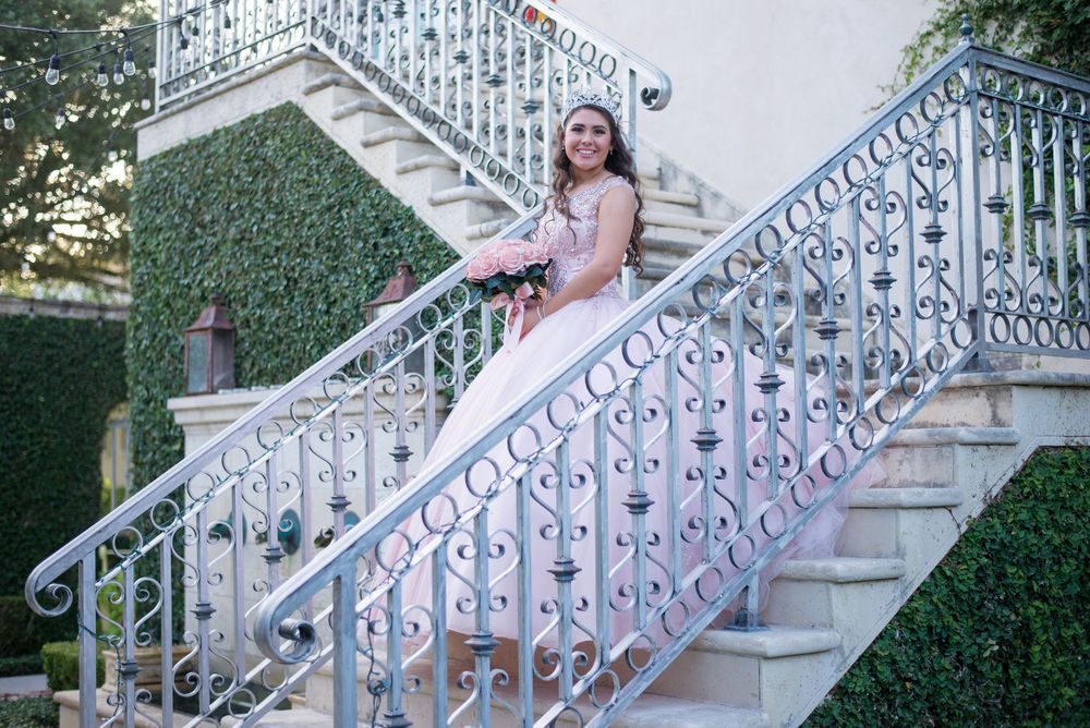 quinceañera dress posing on the stairs. Casa Polonia. Weslaco, Texas. Wedding photography