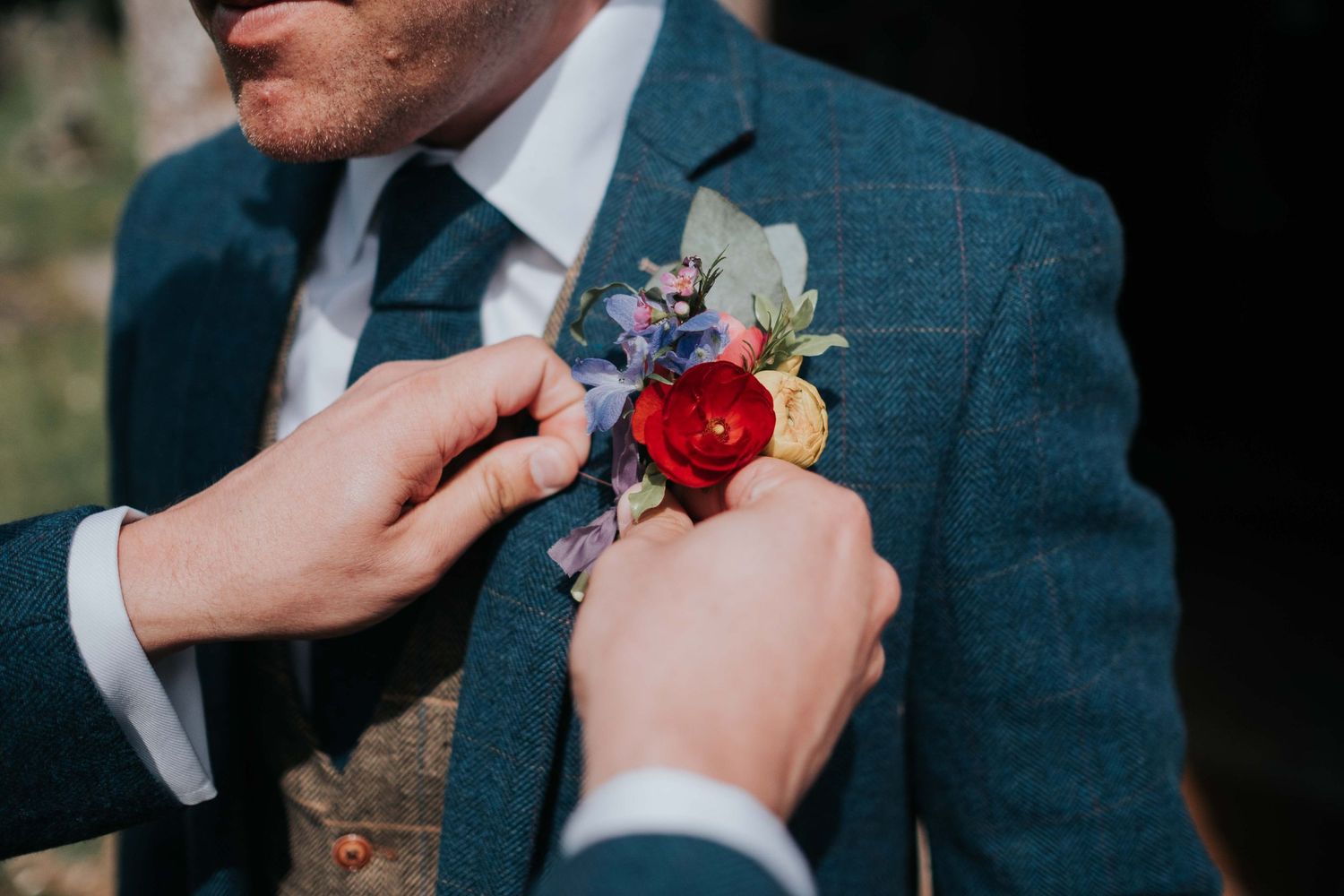 button hole flower groom