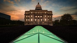 Boise Capital Environmental Portraits, Creative Photo Ideas, Boise Portrait and Senior Portrait Photographers. Jerry Moyer Photography