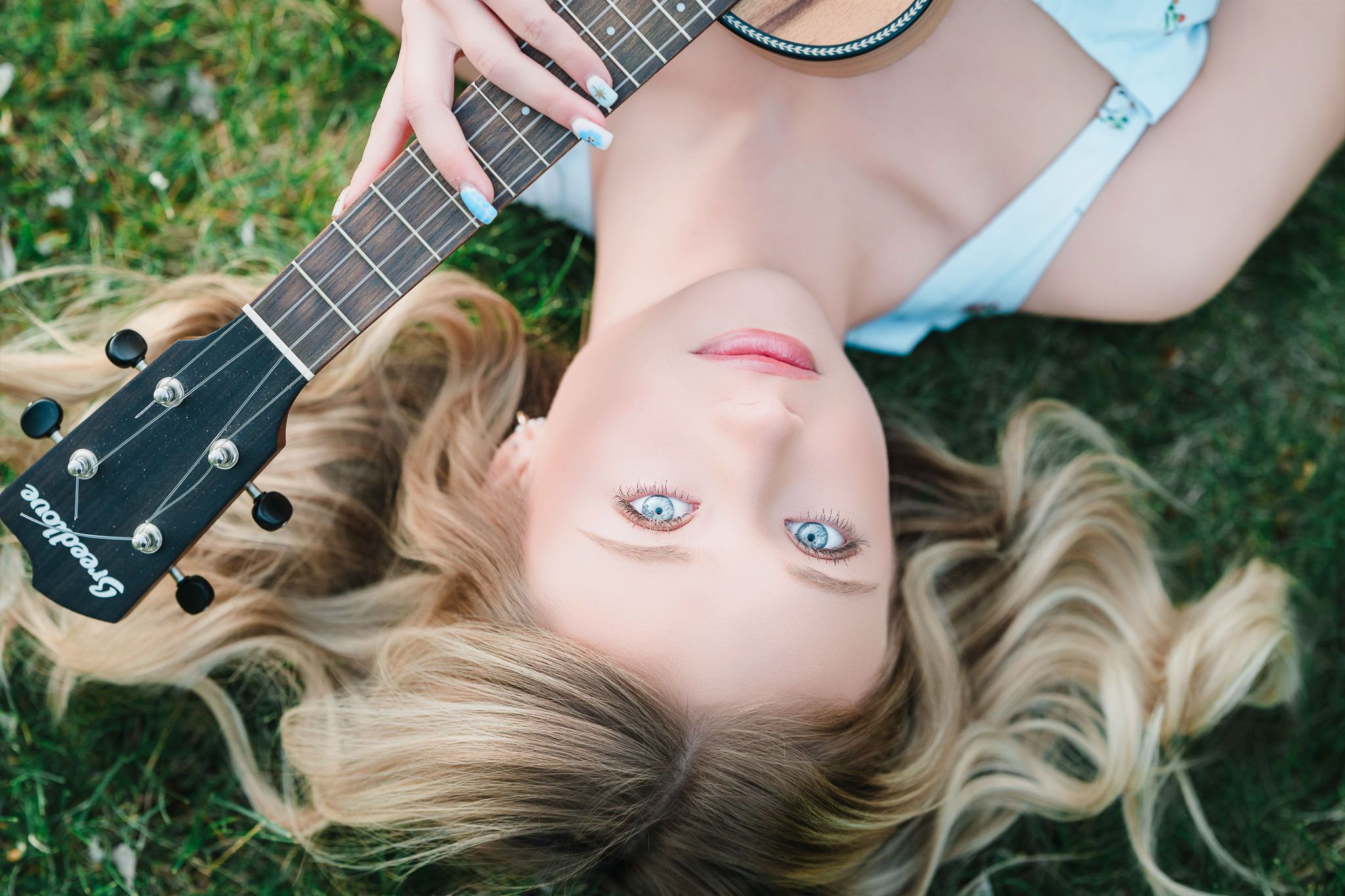 Creating a personal experience for your senior photos and tying in concepts that fits your style. Eagle & Boise Senior Portrait Photographer