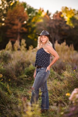 Cowgirl vibe senior photo locations, Katheryn Albertsons Park, Boise Senior Portrait Photographer